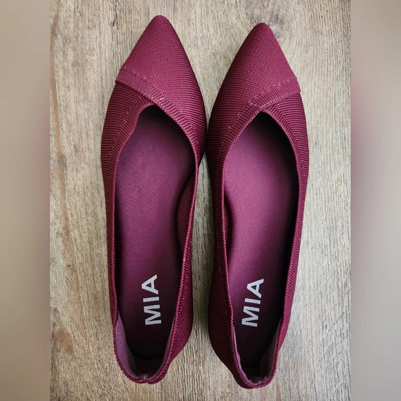 MIA Burgundy Pointed Flats - Picture 9 of 9